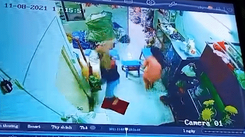 Ga dan ong cam dao truy sat nguoi phu nu ban rau hinh anh