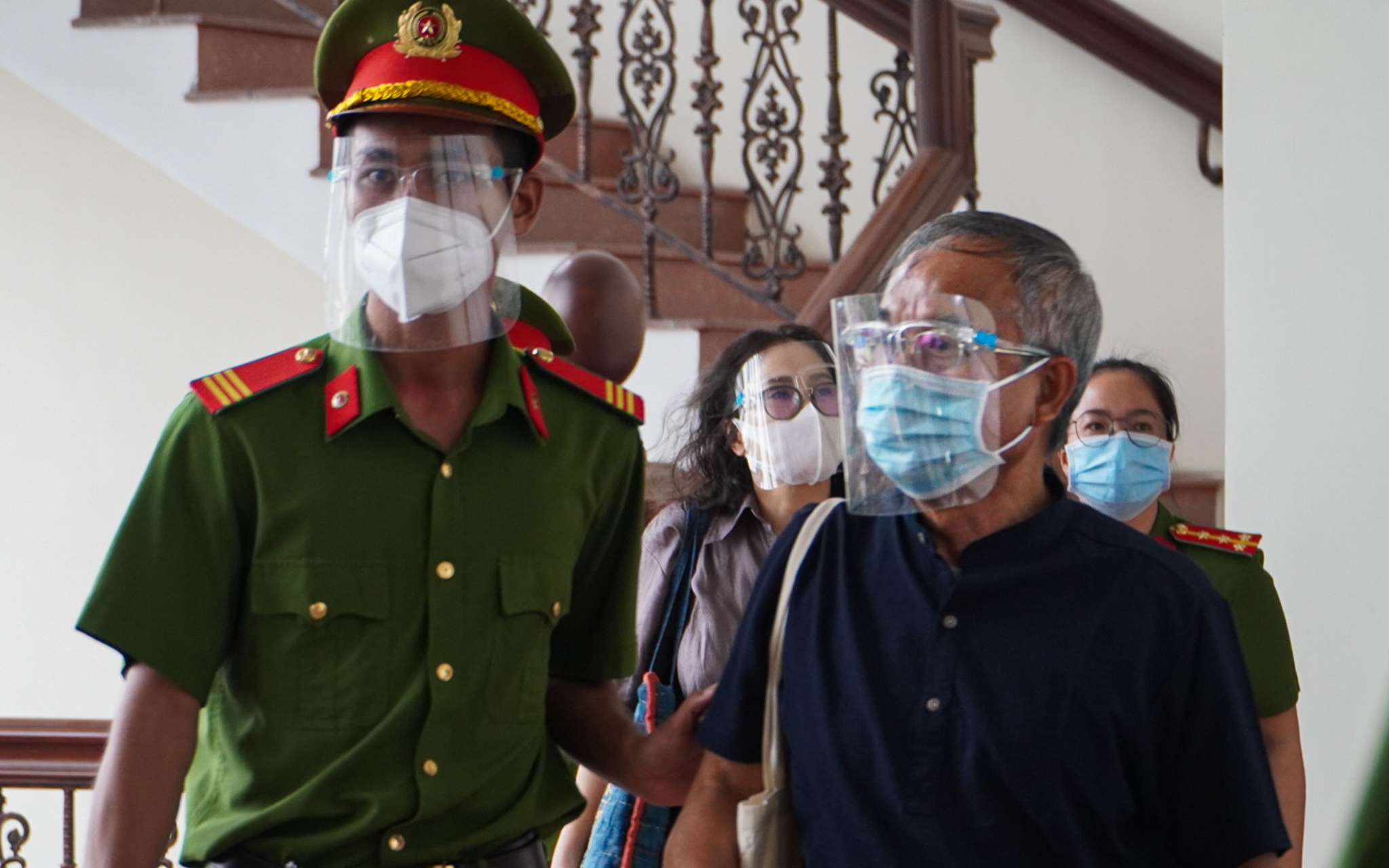 Ong Nguyen Thanh Tai cung ba Thanh Thuy hau toa phuc tham hinh anh