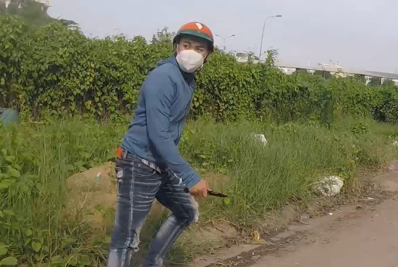 Ten cuop dam nguoi di duong khi tau thoat hinh anh