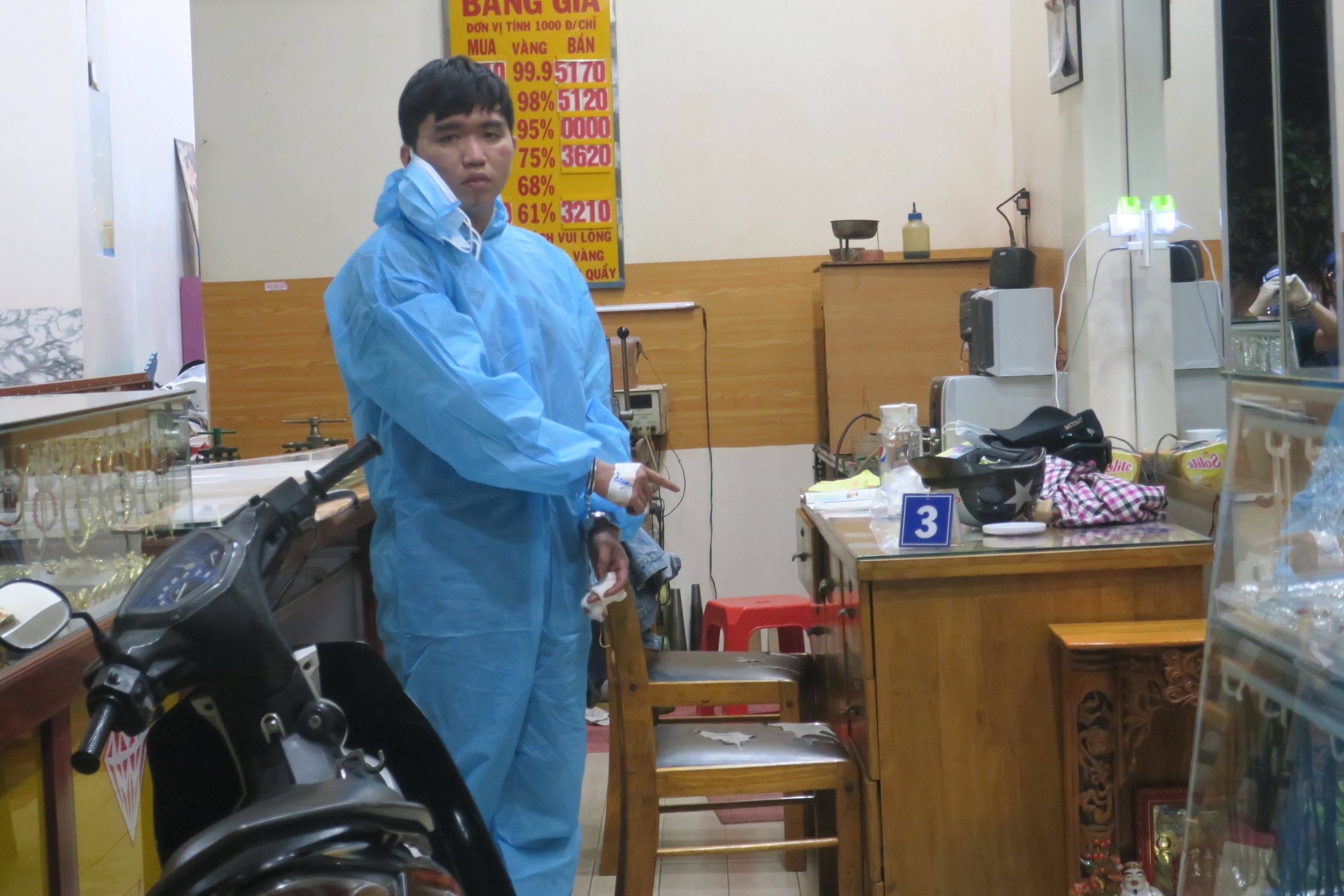 Nghi pham cuop tiem vang o TP.HCM bi bat hinh anh