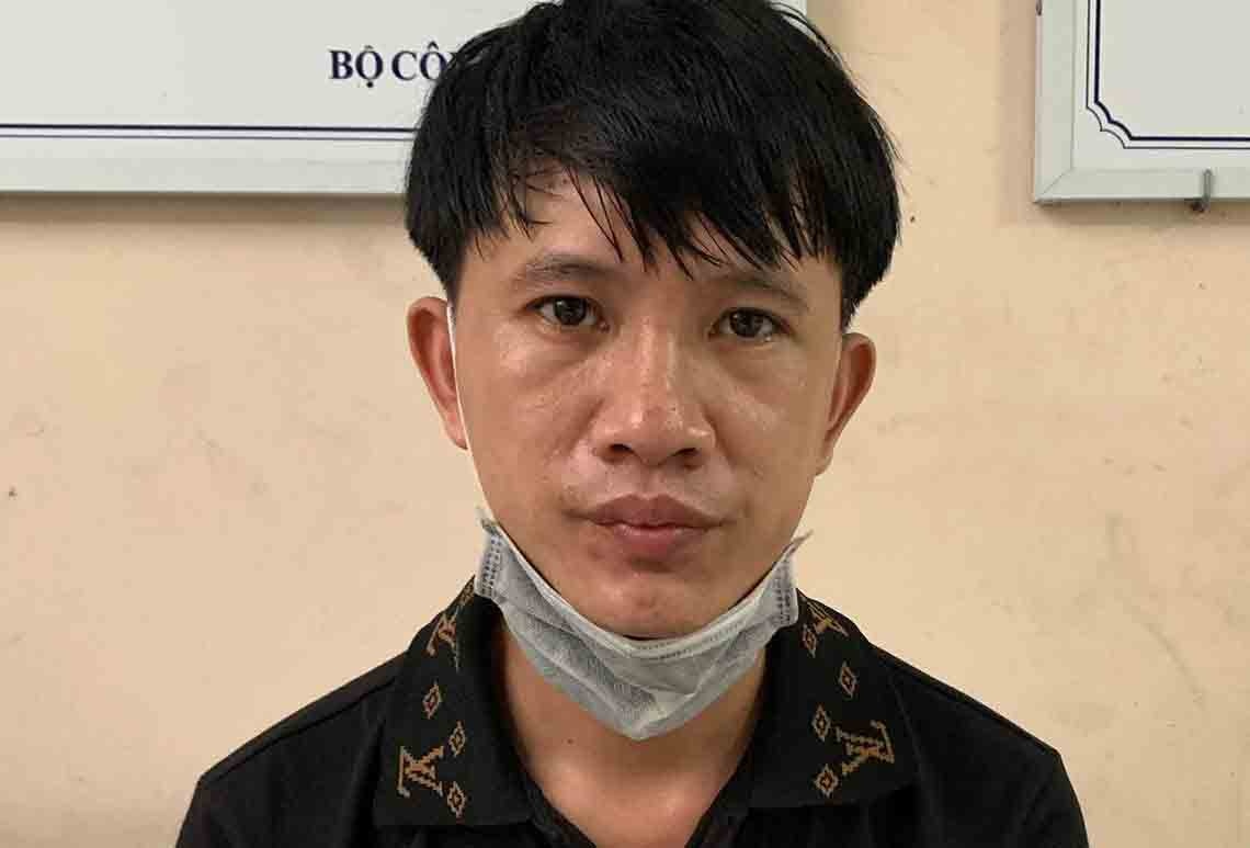 Khach dam chet bao ve quan bar hinh anh