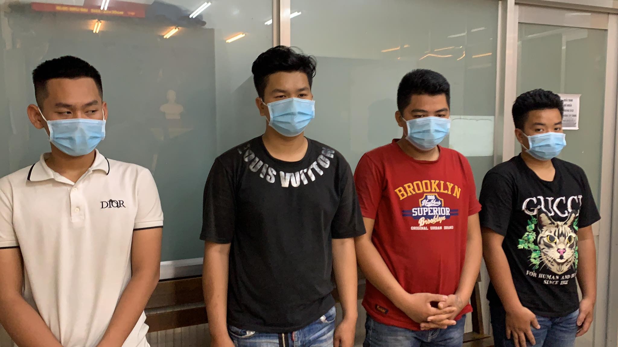 4 thanh nien trom 1.200 con cho o TP.HCM hinh anh