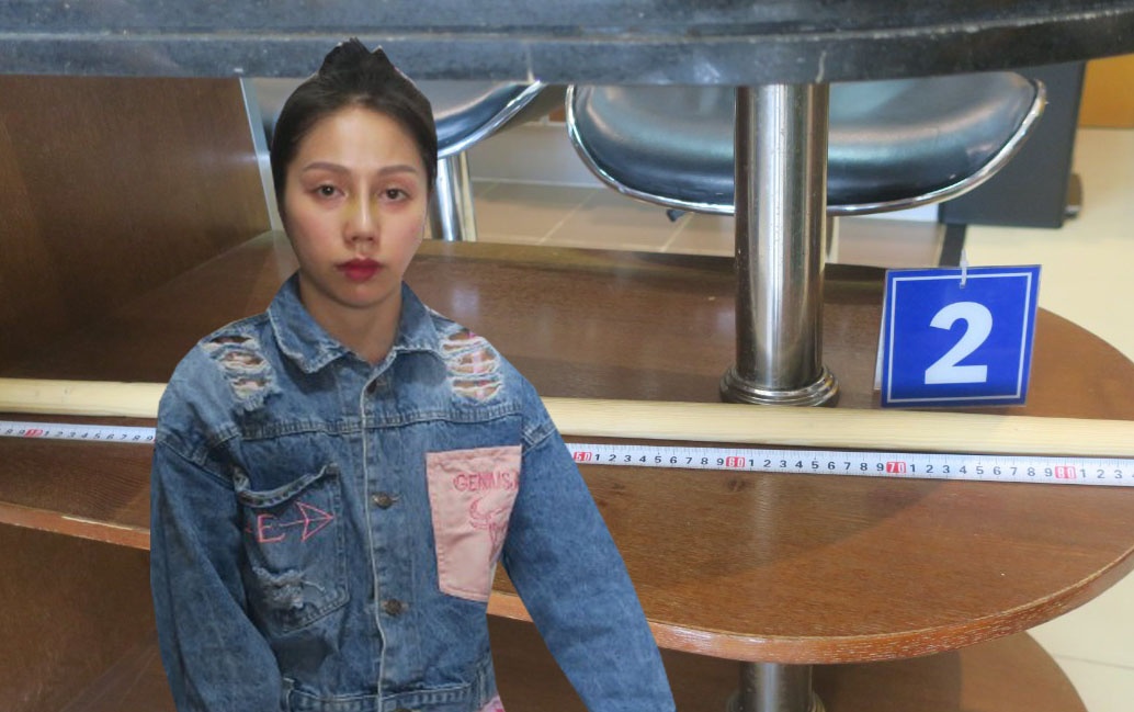 Be gai 8 tuoi bi bao hanh nhieu gio truoc khi tu vong hinh anh