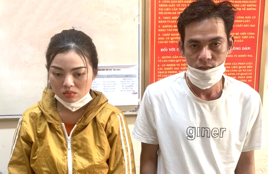 Hai quan ly quan karaoke o TP.HCM cap ma tuy cho khach hinh anh