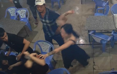 hỗn chiến trong quán nhậu ở TP Thủ Đức ảnh 1 hon chien trong quan nhau o TP Thu Duc anh 1