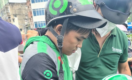 Canh sat bat 2 nghi pham buon phao o TP.HCM hinh anh