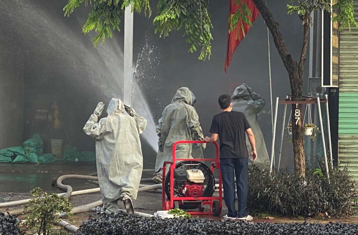 Co so san xuat nuoc da ro ri khi amoniac, hang tram nguoi phai so tan hinh anh