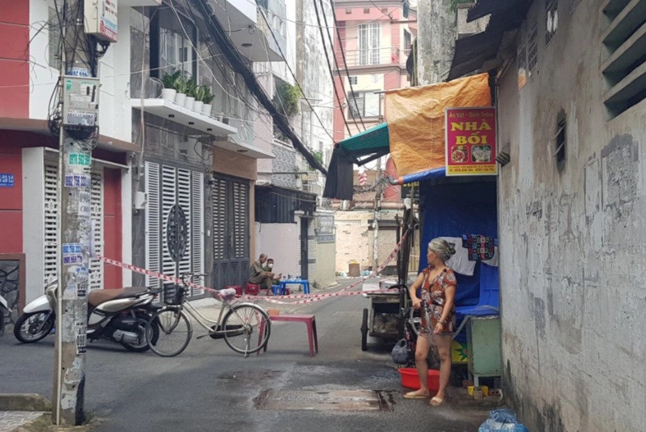 Hang xom noi ve nam thanh nien bi tinh nghi sat hai cha hinh anh