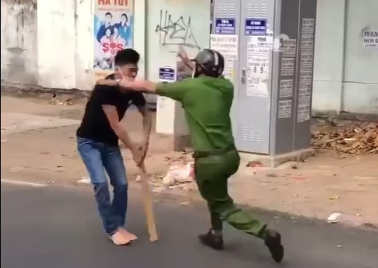 canh sat khu vuc bi tan cong anh 1