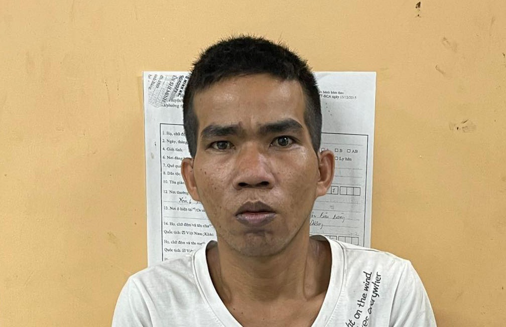 Tat axit vao ban gai vi mau thuan tinh cam hinh anh