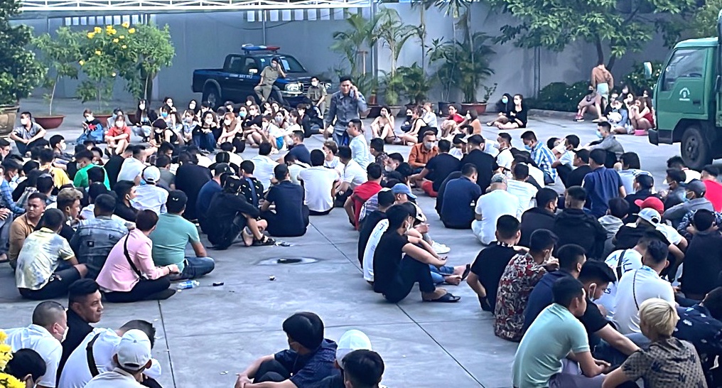 78 người dương tính ma túy trong quán bar ảnh 1 78 nguoi duong tinh ma tuy trong quan bar anh 1