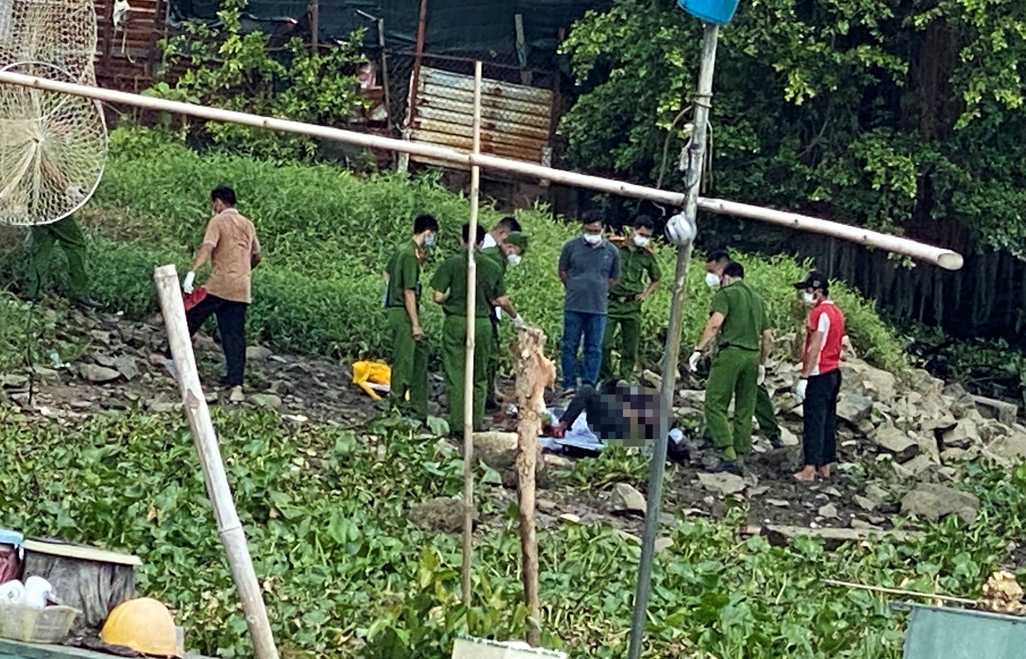 Xet nghiem dich nhay trong da day nam sinh tu vong tren song Sai Gon hinh anh