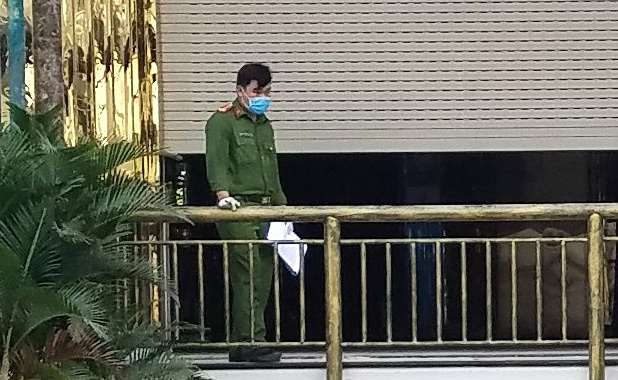 Canh sat kham nghiem hien truong vu hon chien lam mot nguoi chet hinh anh