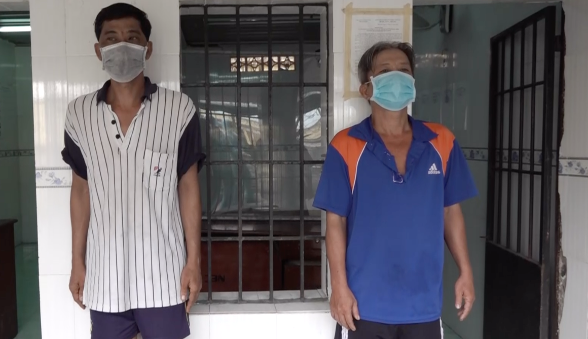 hai xe ôm cướp điện thoại của người nước ngoài ảnh 1 hai xe om cuop dien thoai cua nguoi nuoc ngoai anh 1