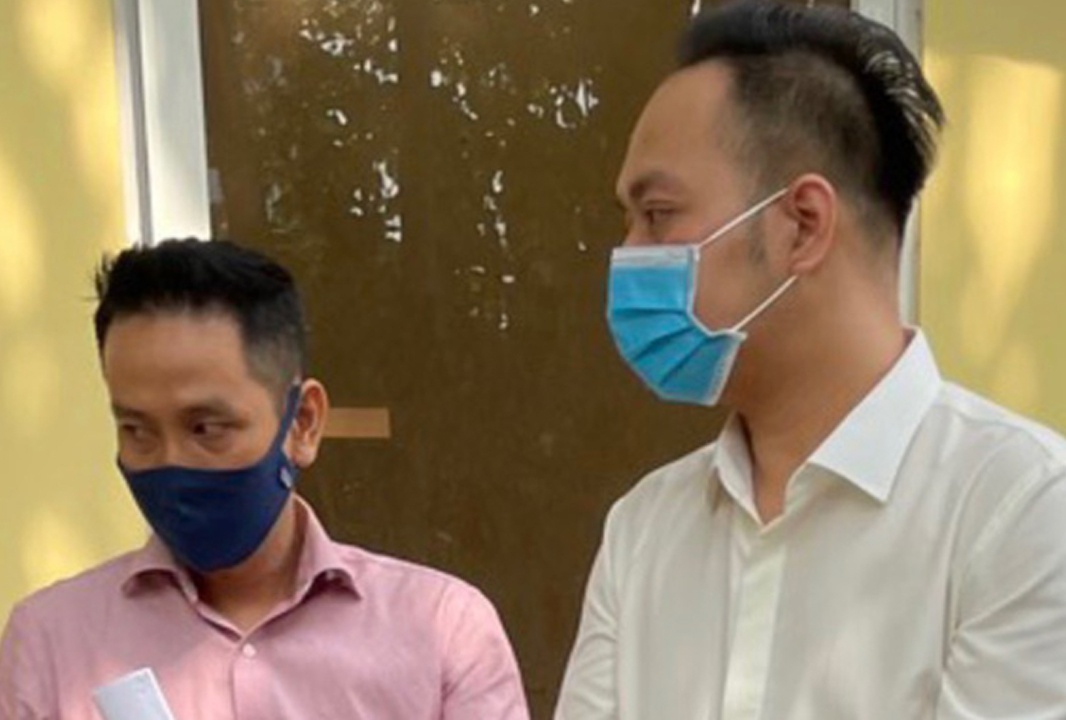 Ba nguoi o TP.HCM bi cao buoc lua hon 1,7 trieu USD hinh anh