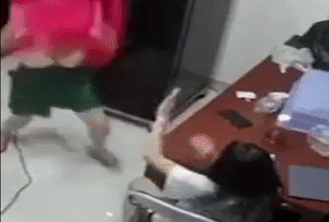 Clip me dung ghe phang con gai o TP.HCM hinh anh