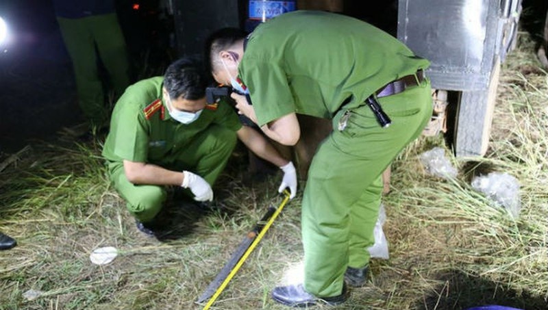 Nam thanh nien tu vong bat thuong trong nghia trang hinh anh