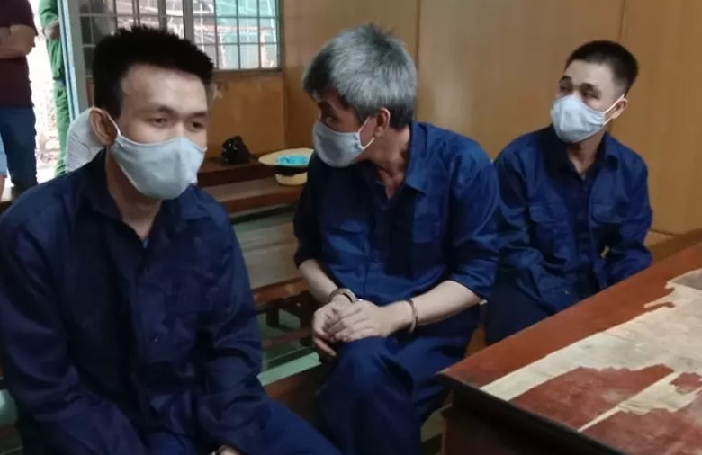 Di doi no, cuu cong an tro thanh toi pham hinh anh