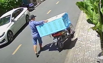 Nu sinh o TP.HCM bi trom tu do chua nhieu giay to hinh anh