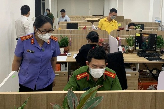 Canh sat pha ket sat, thu nhieu tai lieu quan trong tai Cong ty AIC hinh anh