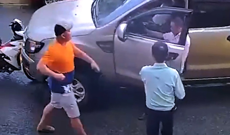 Danh tinh nhom danh guc 3 nguoi di xe ban tai hinh anh