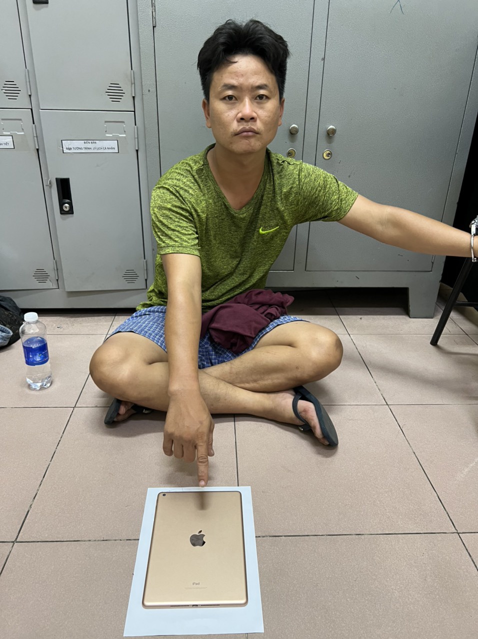 giat chiec iPad cua be trai o TP.HCM anh 1