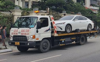 Cong an tam giu 4 xe sang tai biet thu cua nguyen chu tich TP Ha Long hinh anh