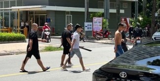 Tai xe xe tai bi danh, xit hoi cay sau va cham giao thong hinh anh