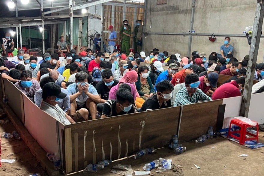 Bat qua tang 126 nguoi trong soi bac o TP.HCM hinh anh