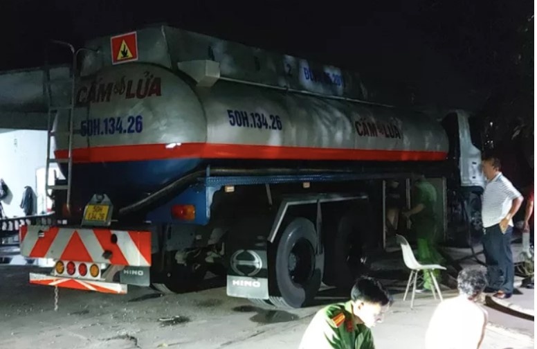 Loi khai nghi pham cam dau duong day lam gia xang dau hinh anh