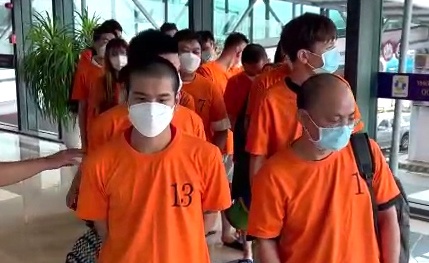 trục xuất người nước ngoài khỏi TP.HCM ảnh 1 truc xuat nguoi nuoc ngoai khoi TP.HCM anh 1