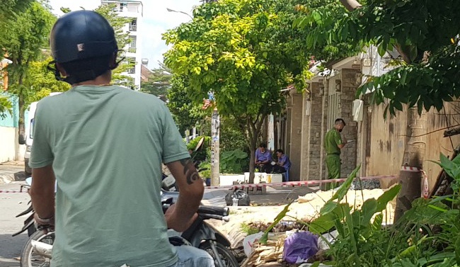 Canh sat kham nghiem hien truong vu an mang trong can biet thu hinh anh