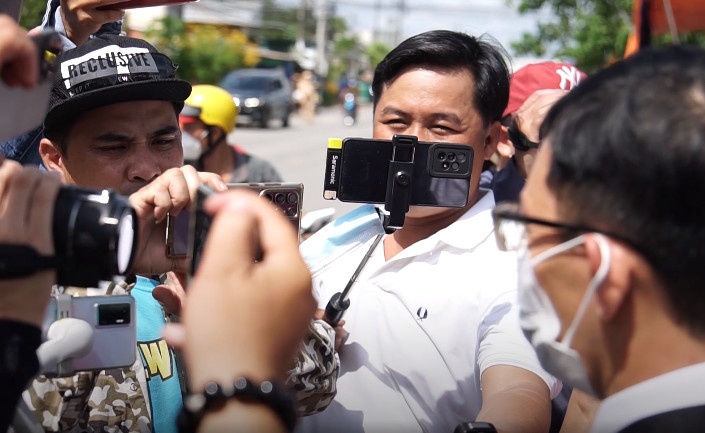 YouTuber keo den livestream vu xu nhom Tinh that Bong Lai hinh anh