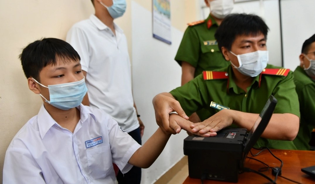 Ban giam doc Cong an TP.HCM chi dao khan ve cap CCCD hinh anh