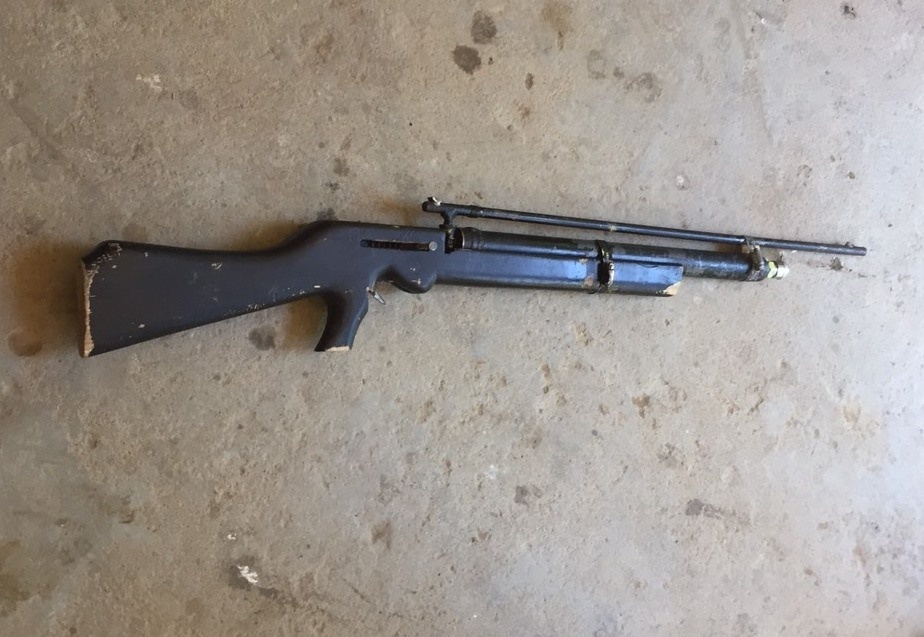 Bat nghi pham cung cap sung trong vu nam thanh nien trung dan tu vong hinh anh