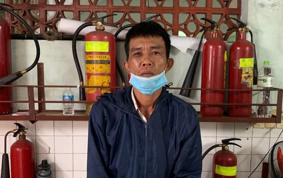 Bat nghi pham cuop giat iPhone cua nu du khach nuoc ngoai hinh anh