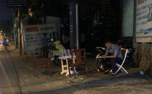 Nam thanh nien tu vong trong khach san o TP.HCM hinh anh