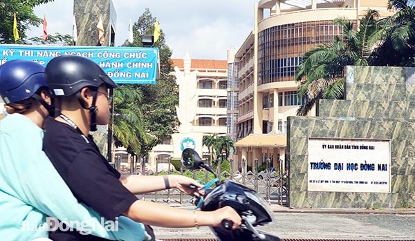 Chuyen ho so cho cong an lam ro vu sai pham tai Dai hoc Dong Nai hinh anh