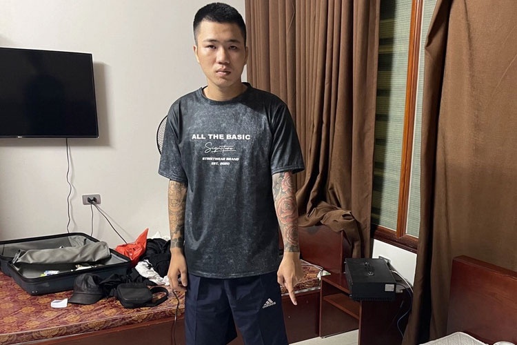 Nhan tin 'em dang co don, can tim nguoi tro chuyen' de lua dao hinh anh