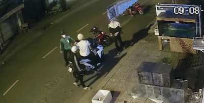 Nam thanh nien bi nhom nguoi chan danh, xit hoi cay o TP.HCM hinh anh