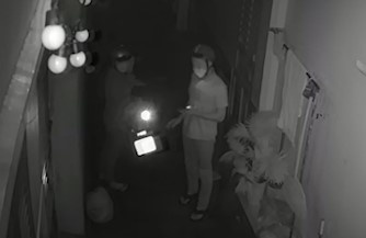 Camera ghi canh trom be khoa lay 2 xe may o TP.HCM hinh anh