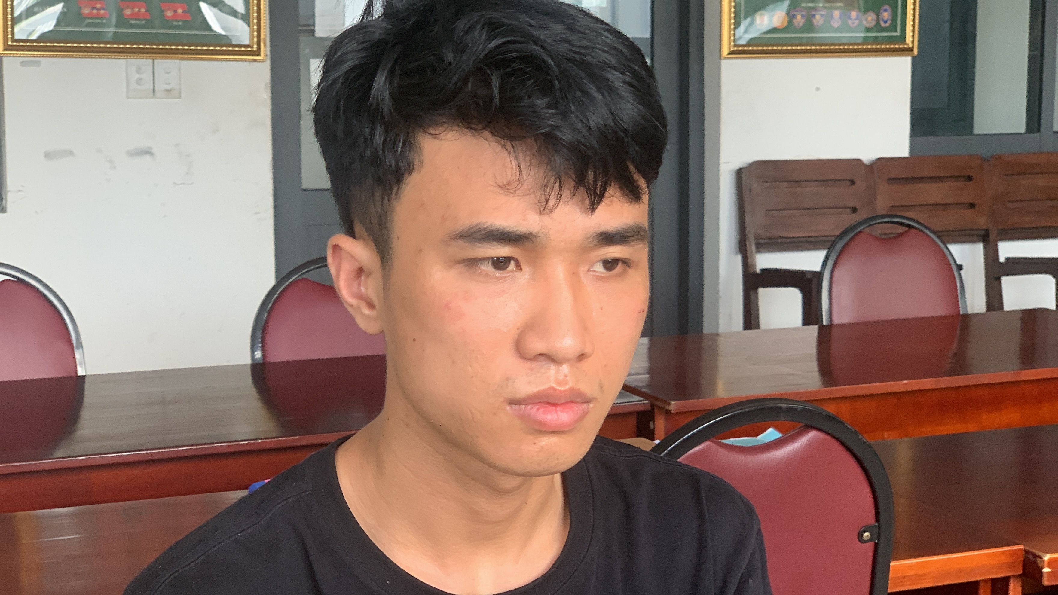 Ke trom nghien game bi bat tren duong di mua iPad hinh anh