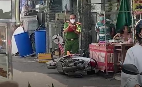 Canh sat kham nghiem hien truong vu nguoi dan ong bi dam chet hinh anh