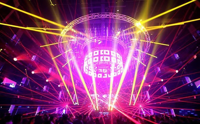 25 nguoi duong tinh voi ma tuy trong quan bar Dubai hinh anh