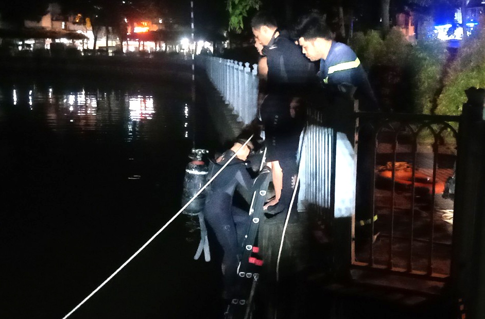 nhảy kênh trốn cảnh sát ảnh 1 nhay kenh tron canh sat anh 1