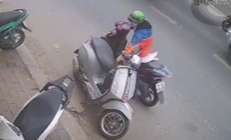 De balo o xe may, co gai bi trom tai san tri gia hon 30 trieu dong hinh anh