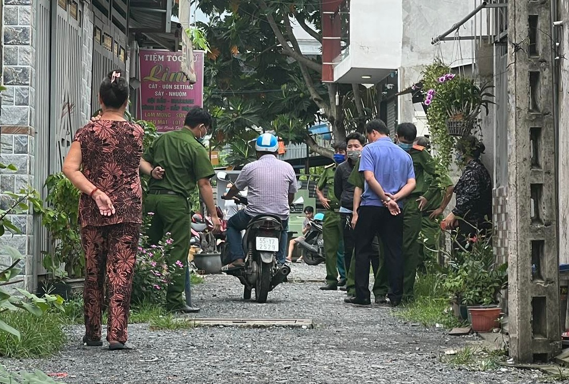 Hai vo chong tu vong trong can nha o TP.HCM hinh anh