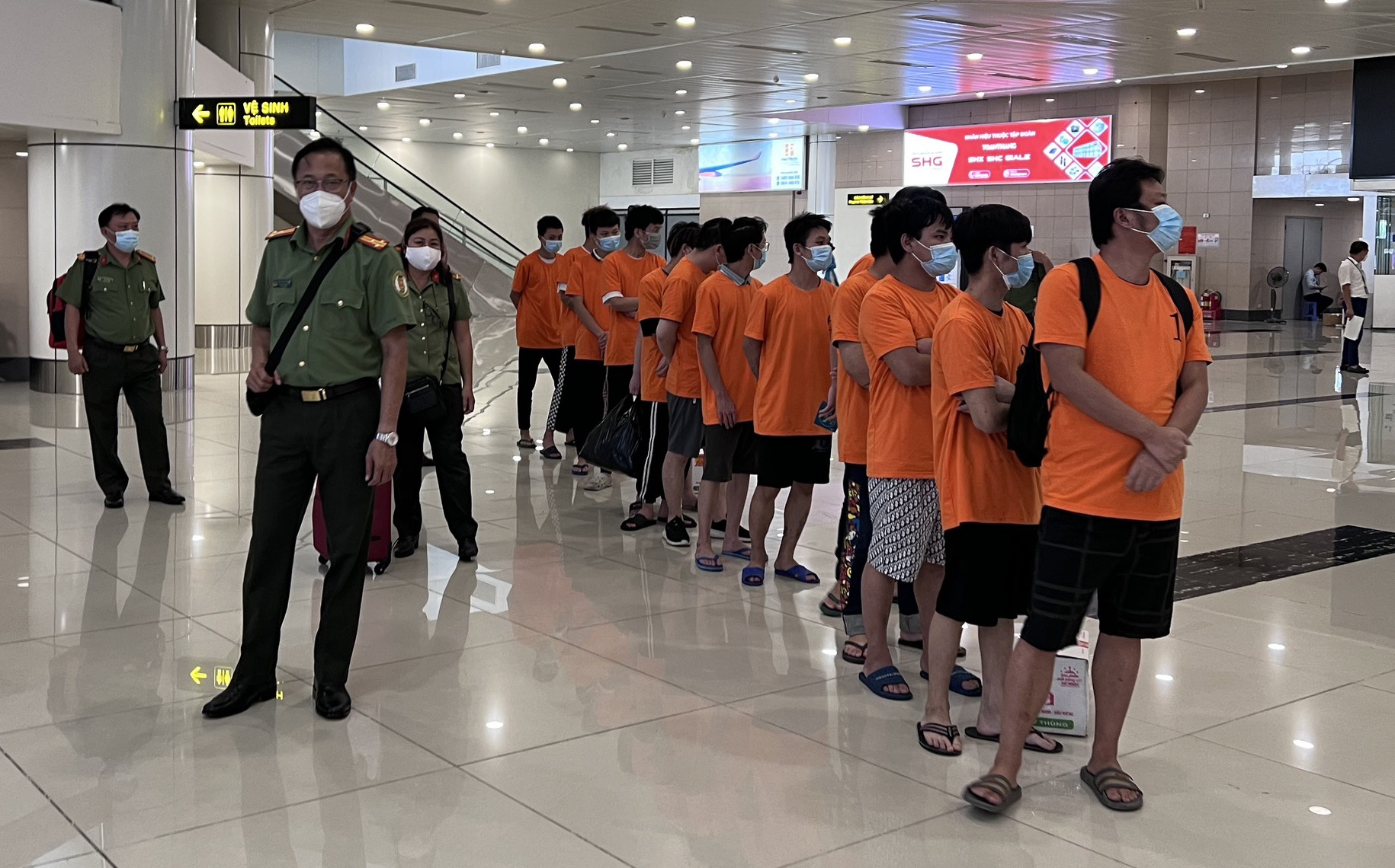 trục xuất người nước ngoài ảnh 1 truc xuat nguoi nuoc ngoai anh 1