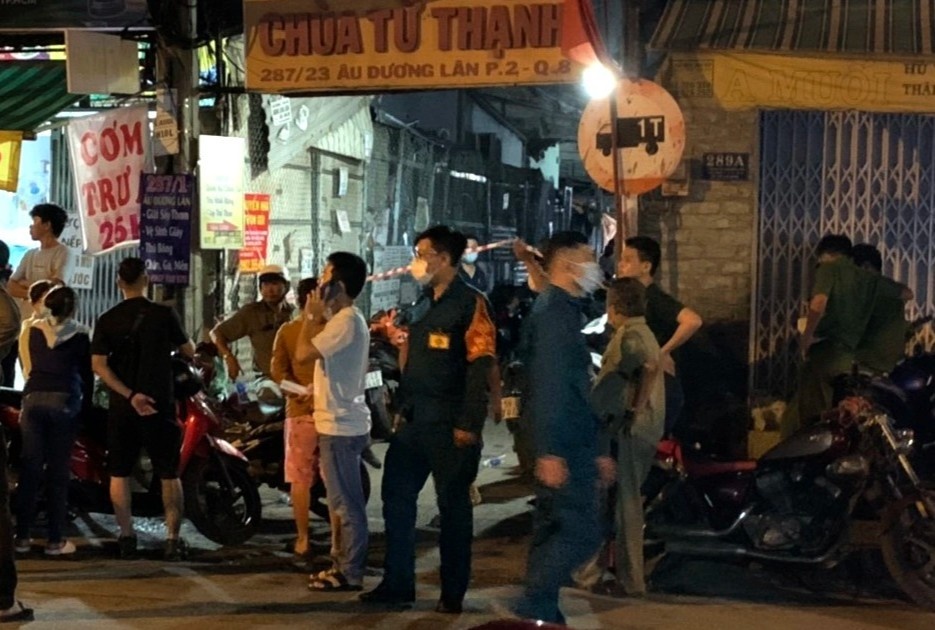 Nguoi me ke luc phat hien con trai tu vong tai phong tro o TP.HCM hinh anh