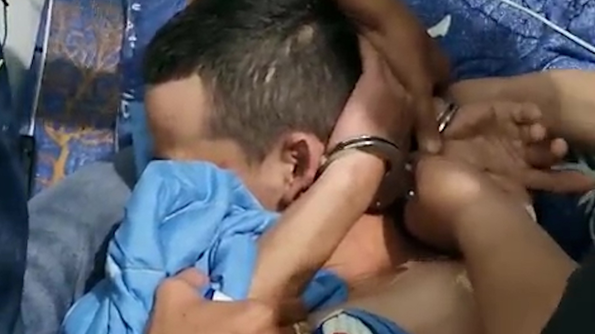 Canh sat khong che ke cuop cua hang tien loi o TP.HCM hinh anh